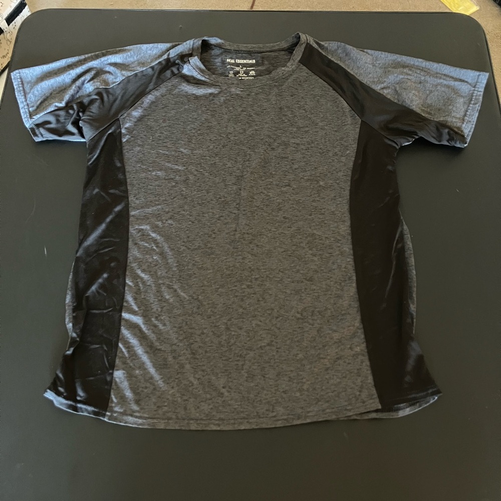 Men's Short Sleeve Tee in Gray and Black